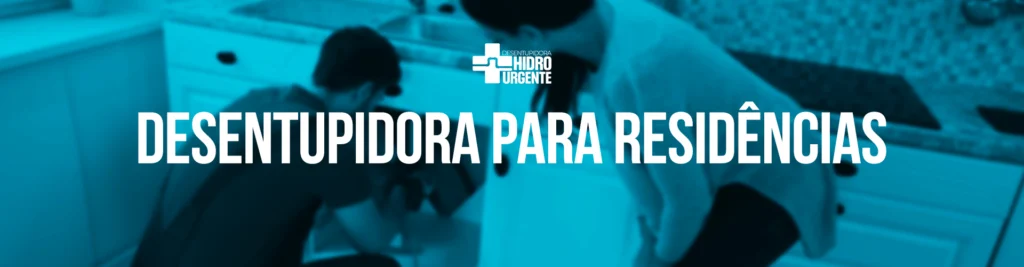 Desentupidora Hidro 24h Técnico da Hidro Urgente realizando desentupimento de pia residencial com máquina rotativa e EPI.