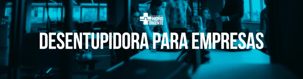 Desentupidora Hidro 24h Técnicos da Hidro Urgente realizando desentupimento em empresa com segurança e discrição.