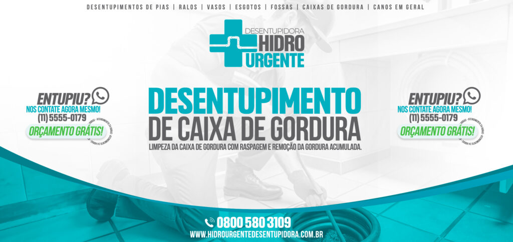 Técnico da Desentupidora Mooca SP realizando atendimento emergencial 24h com equipamento de hidrojateamento.