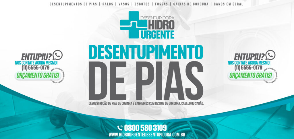 Técnico da Desentupidora Mooca SP realizando o desentupimento de pia com equipamentos profissionais.