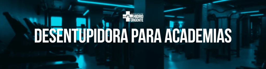 Desentupidora Hidro 24h Técnico da Hidro Urgente realizando manutenção em vestiário de academia com equipamentos portáteis e EPI.
