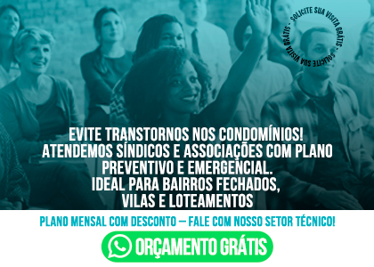 Técnicos da Hidro Urgente atuando em desentupimento de coluna em condomínio residencial de SP, com EPIs e equipamento moderno.